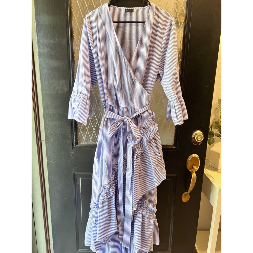 *DARLING* rare Who What Wear ruffle dress!